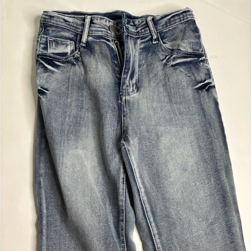 Women's Distressed Gray Ankle Jeans